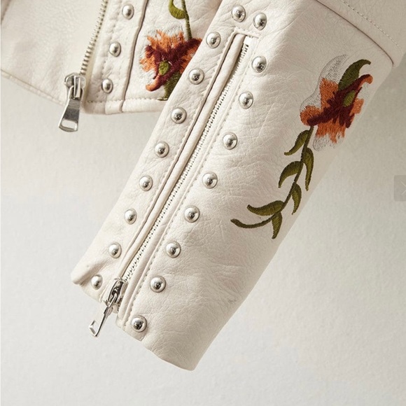 Jacket Embroidery detail studded, Front zipper. Boho Cream M/L Vegan Leather - Picture 8 of 13